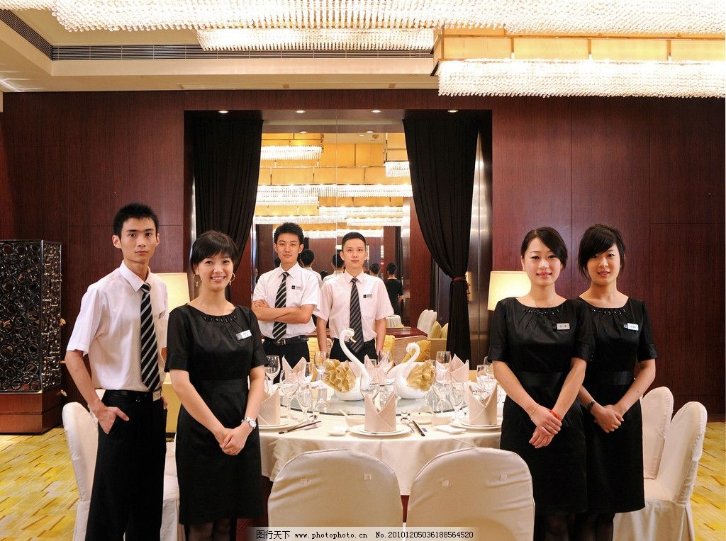 餐飲豪華團(tuán)隊(duì) 彰顯專業(yè)與品質(zhì)的服務(wù)形象